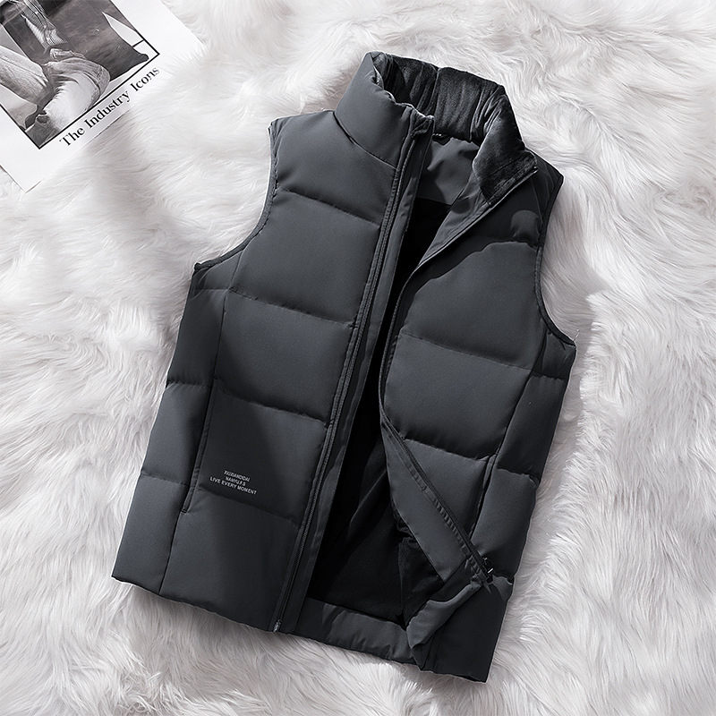 Pánska vesta s perím so stojacim golierom, zipsom, hrubá izolácia, polyesterový materiál