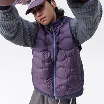 Унисекс лека пухена жилетка с дизайн на блокове, съдържание пух 91–95%, запълване 30–55 g, външен материал полиестер 100%, подплата найлон, за зимния сезон