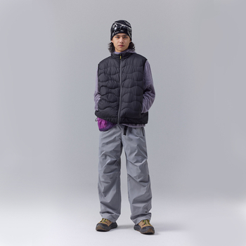 Унисекс лека пухена жилетка с дизайн на блокове, съдържание пух 91–95%, запълване 30–55 g, външен материал полиестер 100%, подплата найлон, за зимния сезон