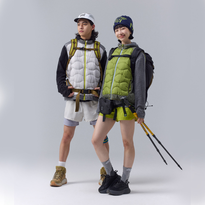 Унисекс лека пухена жилетка с дизайн на блокове, съдържание пух 91–95%, запълване 30–55 g, външен материал полиестер 100%, подплата найлон, за зимния сезон