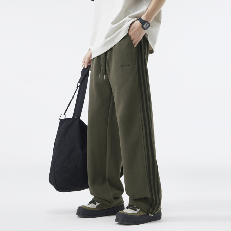 Pánske tepláky s fleecovou podšívkou, rovným strihom, dlhé, stredný pás, zmes bavlny a polyesteru 60/40, americký retro štýl.