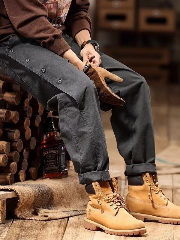 Munkaruházati casual nadrág férfiaknak, lazán szabott, hosszú, gombos zárás, poliészter keverék patchwork részletekkel