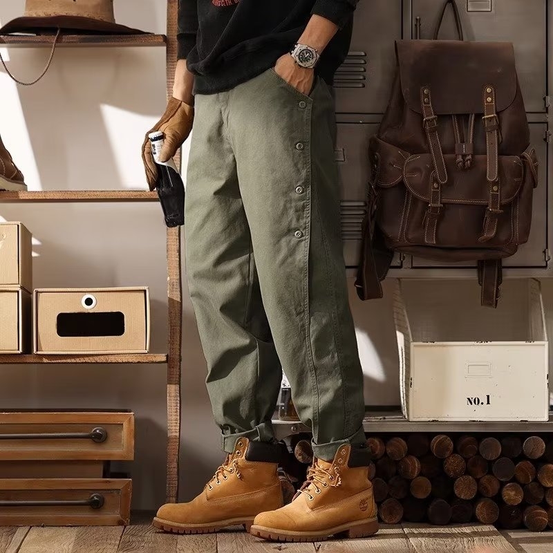 Munkaruházati casual nadrág férfiaknak, lazán szabott, hosszú, gombos zárás, poliészter keverék patchwork részletekkel