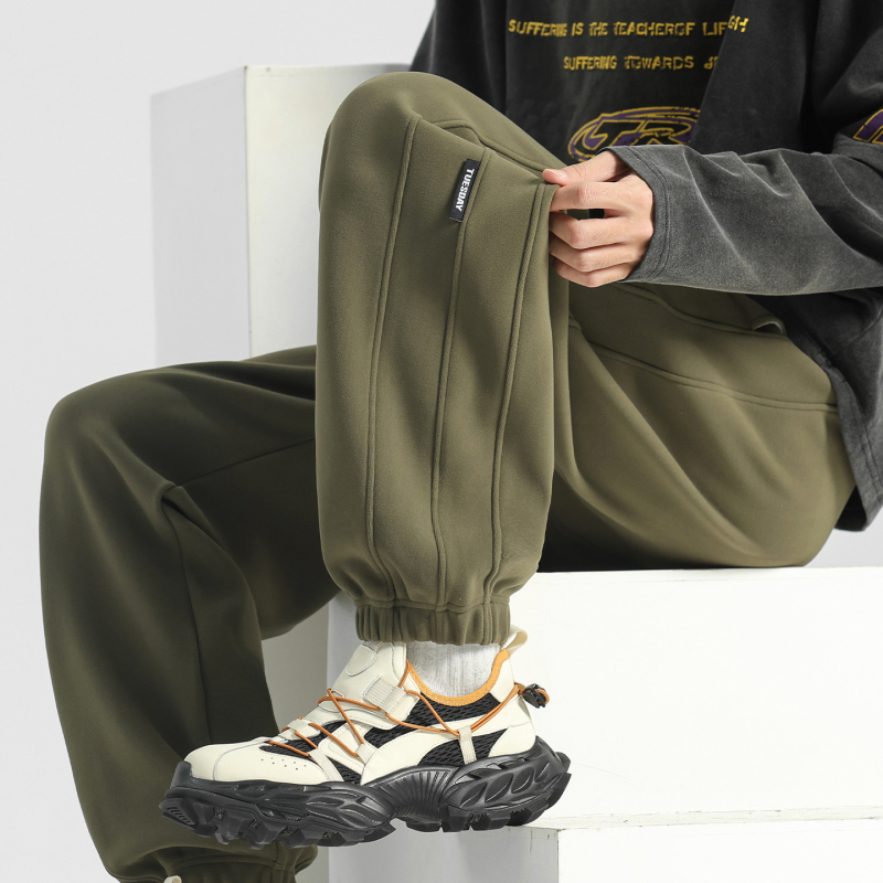 Férfi őszi-téli szélálló nadrág fleece béléssel – lazább szabás, hosszú, középső derekú, húzózsinóros zárás, vastag, sportos-alkalmi
