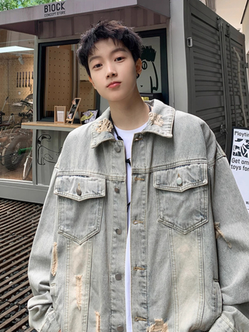 Geacă din denim pentru bărbați - uzată, croială lejeră, guler rever, închidere cu nasturi la un rând, buzunare laterale, bumbac 30-50%