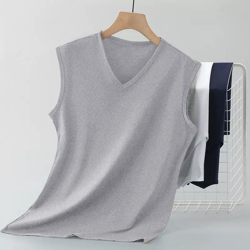 Priliehavé pánske tielko bez rukávov z 100% bavlny, tenký materiál, rovný lem