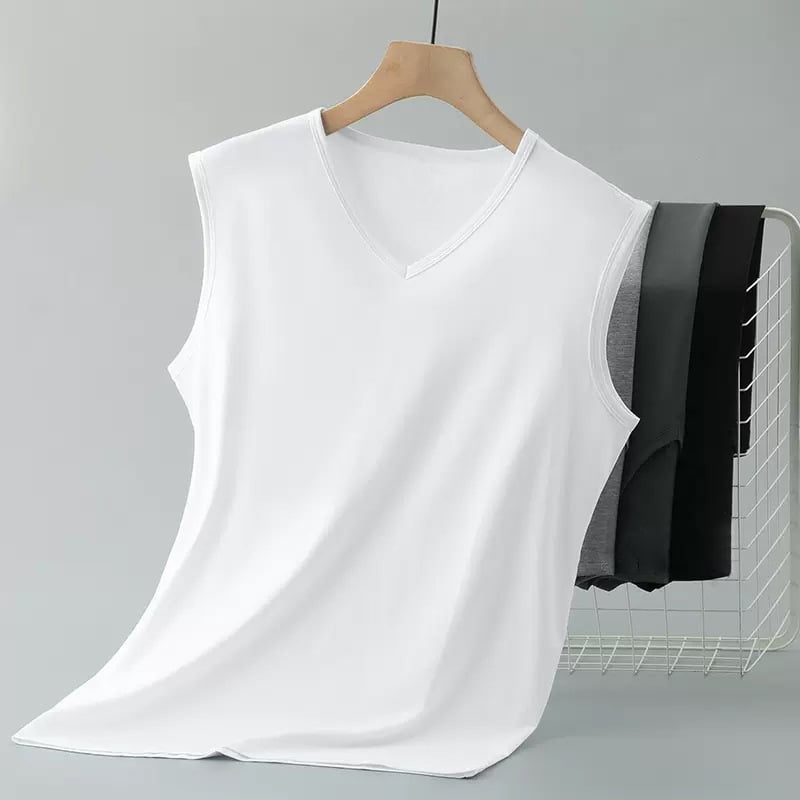 Priliehavé pánske tielko bez rukávov z 100% bavlny, tenký materiál, rovný lem