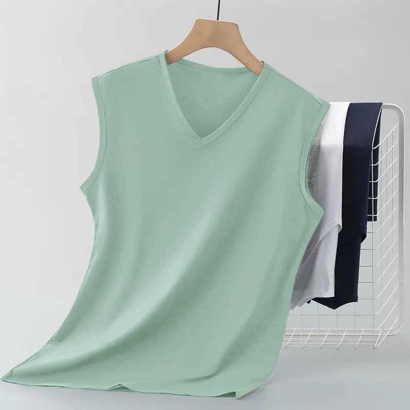 Priliehavé pánske tielko bez rukávov z 100% bavlny, tenký materiál, rovný lem