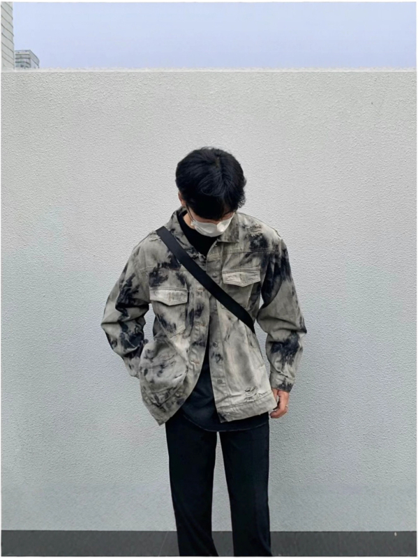 Farmerkabát tie-dye technikával, laza szabású, gallér reverrel, 3D patch zsebek