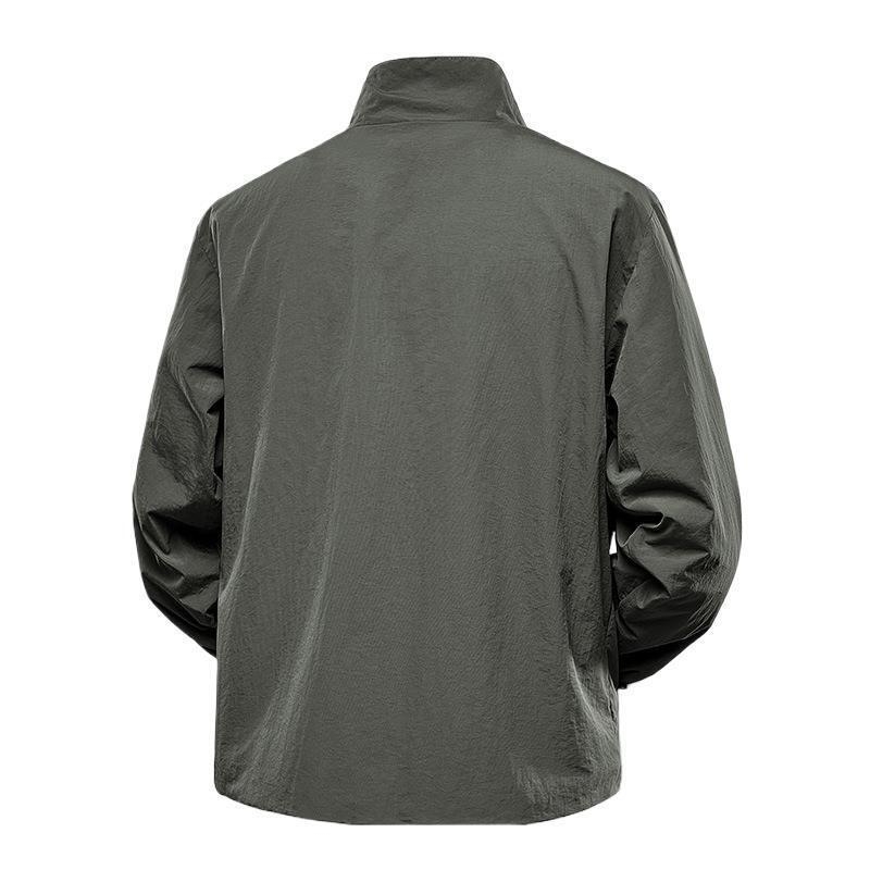 Minimalista férfi munkaruha dzseki álló gallérral, laza szabás, vékony anyag, hosszú ujjú – 2025 tavasza