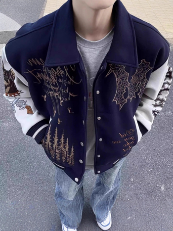 Uniszex baseball kabát nehéz betűhímzéssel, hip-hop stílus, laza szabás, tavasz–ősz külső ruházat.