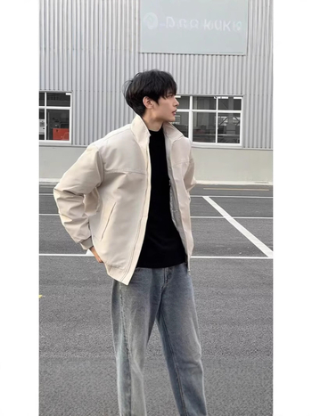 Ανδρικό μπουφάν τύπου coach jacket: εξωτερικό Oxford ύφασμα, 95% πολυεστέρας σώματος και επένδυσης, χαλαρή εφαρμογή, γιακά στάντ, φερμουάρ μπροστά, κατάλληλο για άνοιξη και φθινόπωρο