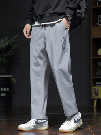 Pánske voľné športové nohavice, ľahký polyester s elastanom, stredný pás, šnúrka na stiahnutie, potlač s písmenami, leto