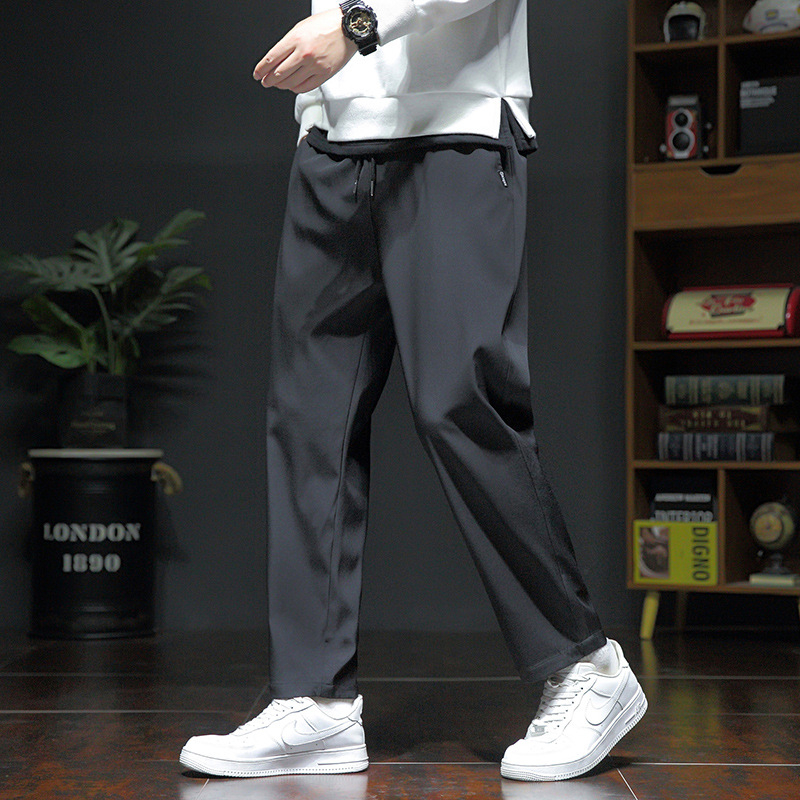 Pánske voľné športové nohavice, ľahký polyester s elastanom, stredný pás, šnúrka na stiahnutie, potlač s písmenami, leto