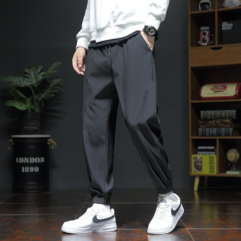 Pánske voľné športové nohavice, ľahký polyester s elastanom, stredný pás, šnúrka na stiahnutie, potlač s písmenami, leto