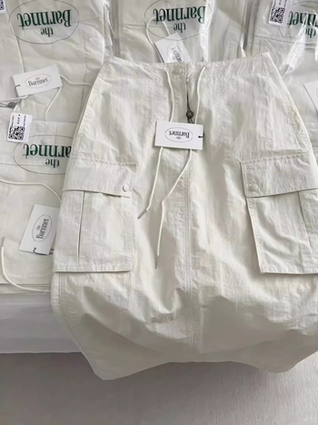 Suknja u stilu kombinezona, najlon-spandeks smjesa, osam džepova, srednja duljina, mikroelastična