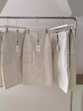 Suknja u stilu kombinezona, najlon-spandeks smjesa, osam džepova, srednja duljina, mikroelastična