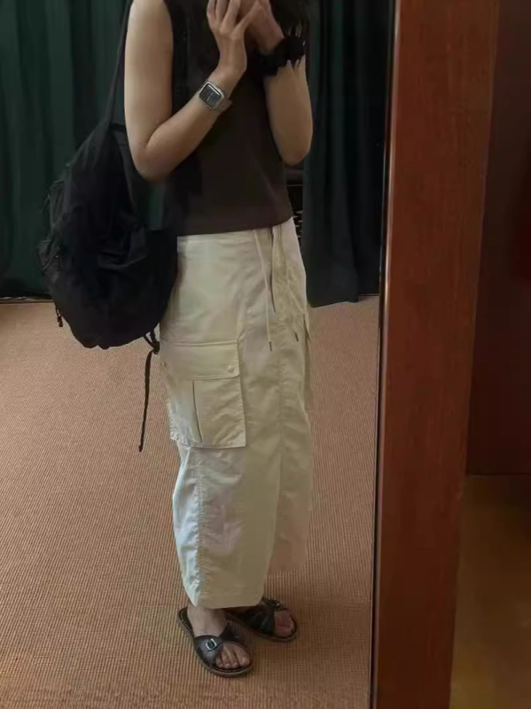 Suknja u stilu kombinezona, najlon-spandeks smjesa, osam džepova, srednja duljina, mikroelastična