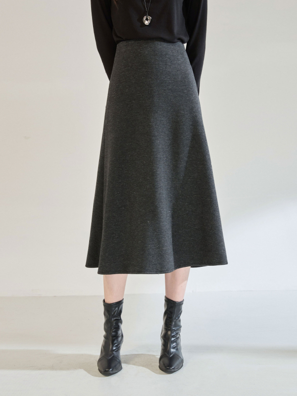 A-образна миди пола от смес полиестер и вискоза (70–80% полиестер, вискоза под 30%), едноцветна, леко разтягане, елегантен офис стил.