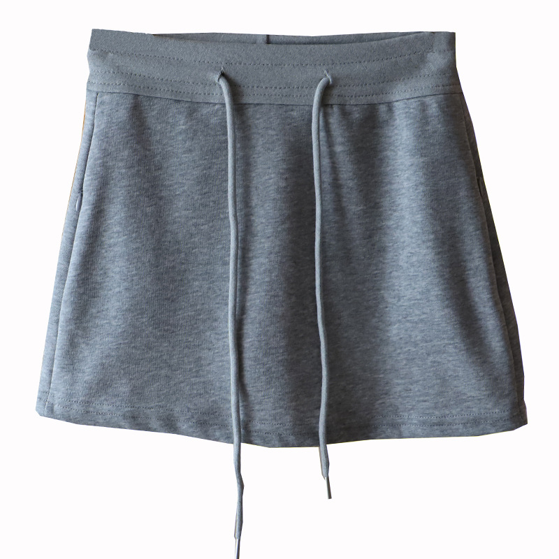 Suknja A-linije, kratka, elastičan struk s vezicom (Materijal: pamuk 90–95%; Kroj: A-linija; Duljina: kratka; Struk: elastičan s vezicom)