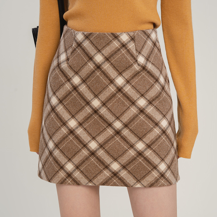 Suknja s A‑linijom, kratka, od chenilla sa spandeksom, bez rastezanja, kolekcija jesen 2024