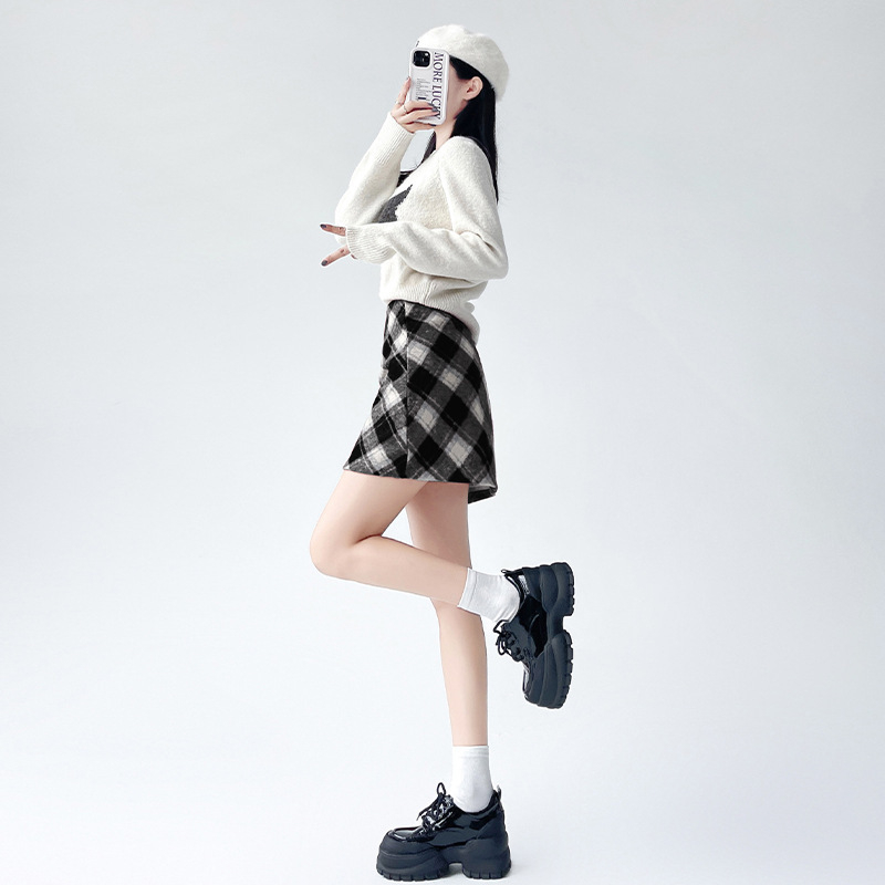 Vunena karirana wrap mini suknja, visokim strukom, A-linija, brušena tkanina, 50-70% polyester, <30% pamuk, zima 2025