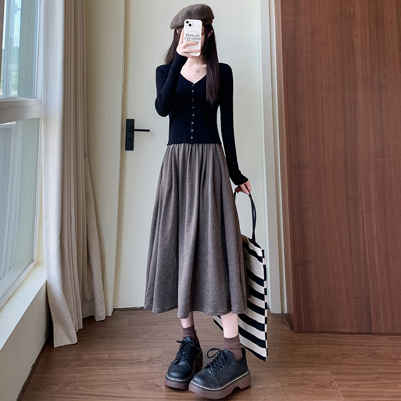 Midi sukňa s tvarom dáždnika – polyester s elastanom, pletená látka, mikroelastická, jeseň 2024