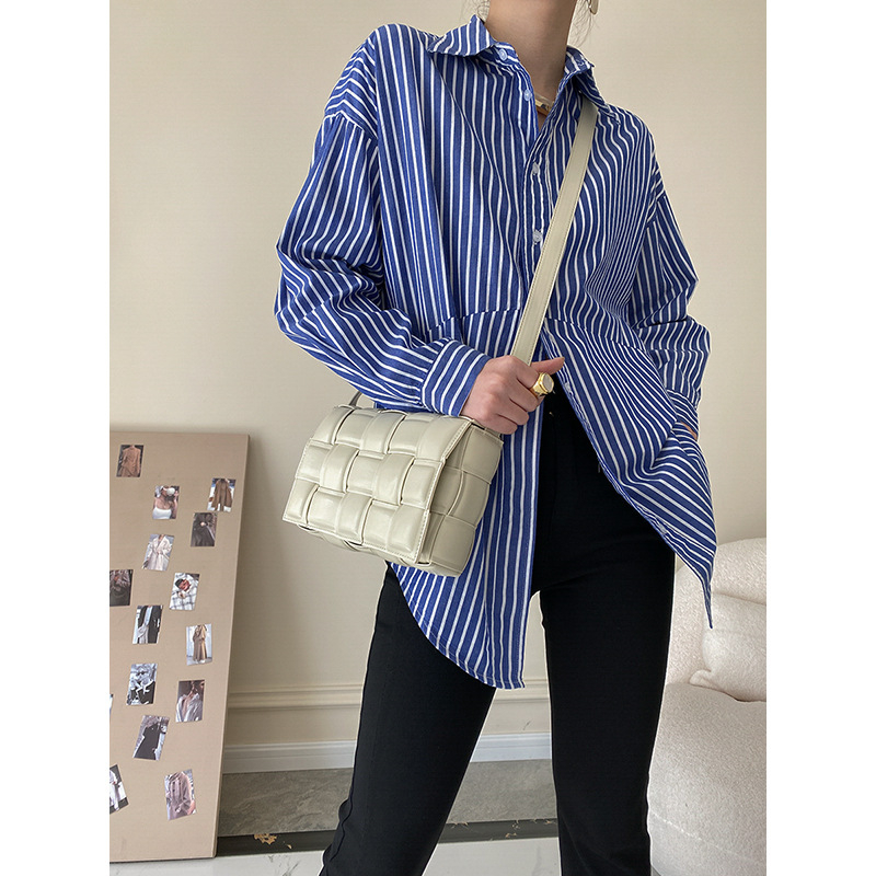 Памучна риза на райета с дълъг ръкав, лацкан-яка, права кройка за слоево облекло (есен 2025)