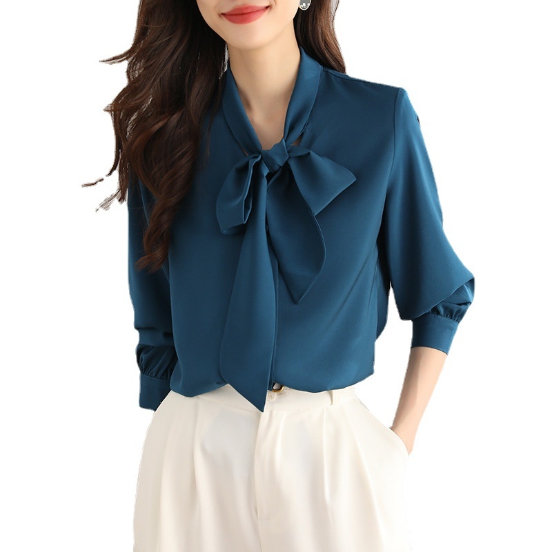 Сатенена риза с дълги ръкави, свободна кройка, яка тип стоящ, полиестър-смес 30–50%