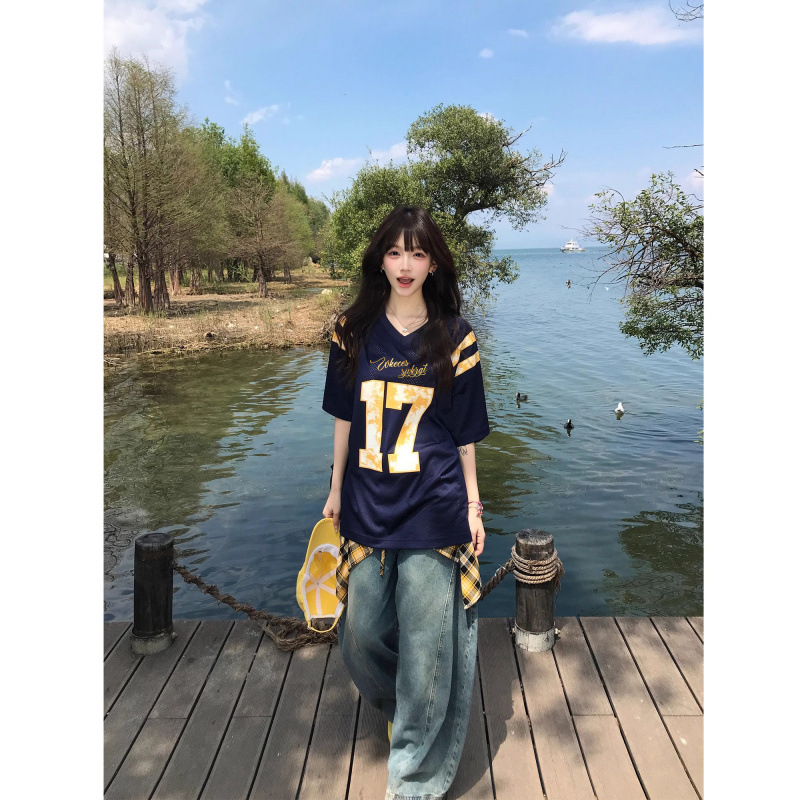 Женска тениска с V-образно деколте, свободна кройка (Полиестер; Текстов принт; Къс ръкав; V-образно деколте)