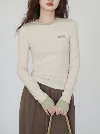 Цветно-блокирана тениска с дълъг ръкав, градски делник стил, кръгла яка, слим фит, стандартна дължина, есен 2025