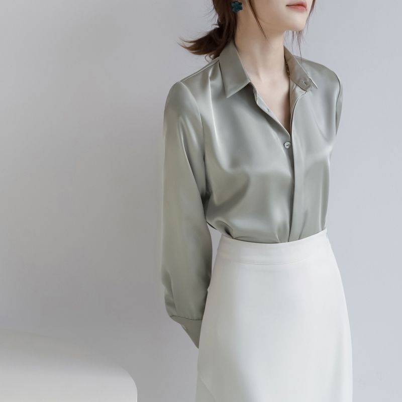 Дамска риза: кардиган стил, градски дух, дълъг ръкав, копчета с една редица, едноцветна; материя: акрилни влакна; полиестер 50–70%, найлон 30–50%; есен 2025