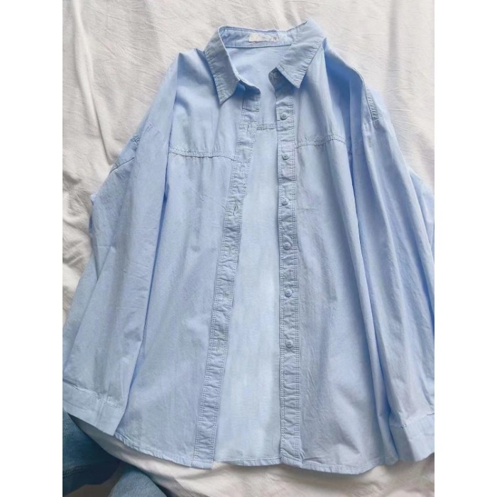 Памучна риза с поло яка, дълги ръкави, свободна кройка, средна дължина, джобове, копчета