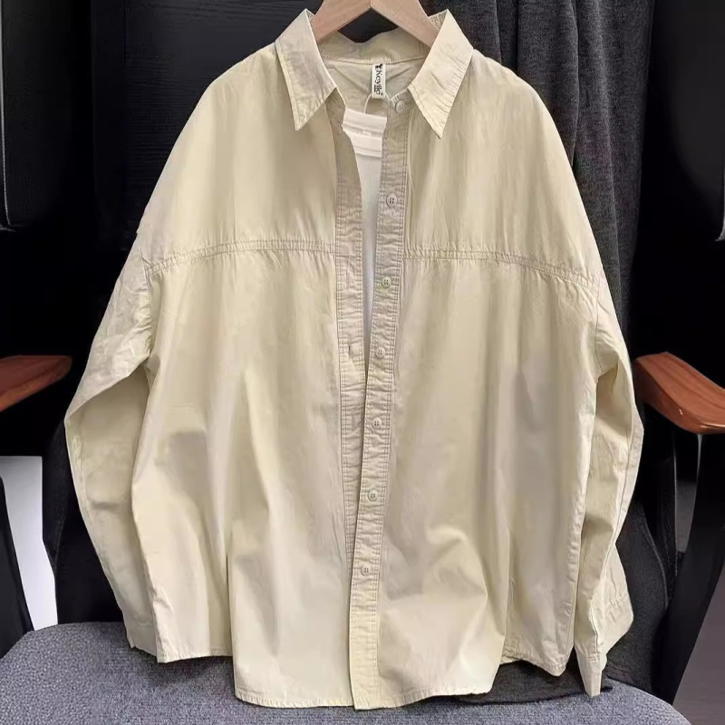 Памучна риза с поло яка, дълги ръкави, свободна кройка, средна дължина, джобове, копчета