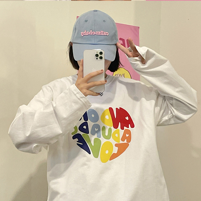 Тениска с дълги ръкави от 100% памук, печат на букви, свободен крой, кръгло деколте, дигитален печат