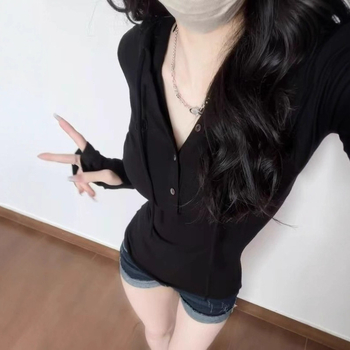 Тениска с дълги ръкави, памук, геометричен принт, V-образно деколте с копчета, тесен силует