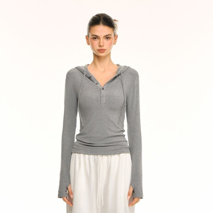 Тениска с дълги ръкави, памук, геометричен принт, V-образно деколте с копчета, тесен силует