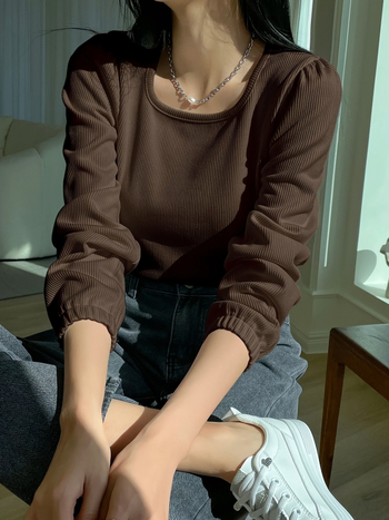 Дамска Т-шърт с дълъг ръкав, квадратно деколте, балонени ръкави — 95%+ полиестер, боядисано на прежда, еднотонна, редовна дължина, есен 2024