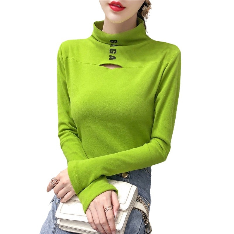 Slim-fit top s dugim rukavima od velura, s polu-visokim ovratnikom i izvezenim tekstom