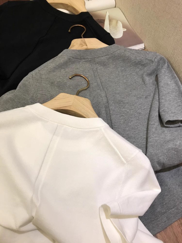 Majica od pamuka 95%+, kratki rukavi, okrugli izrez, slobodan kroj