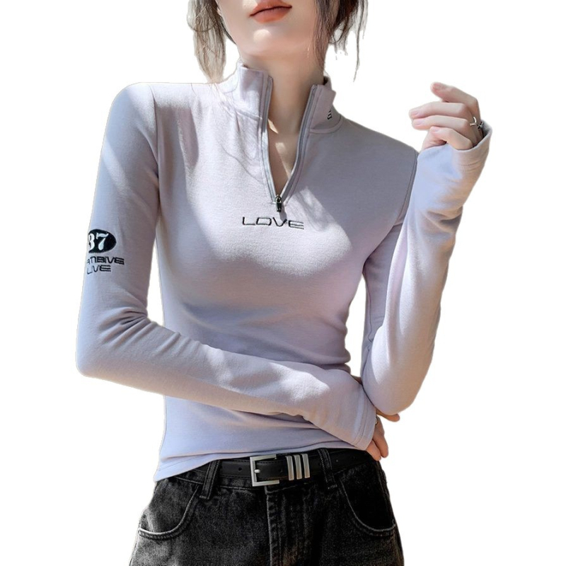 Дамска велурена тениска с дълъг ръкав, полувисока яка, тясно прилепнал силует, стандартна дължина