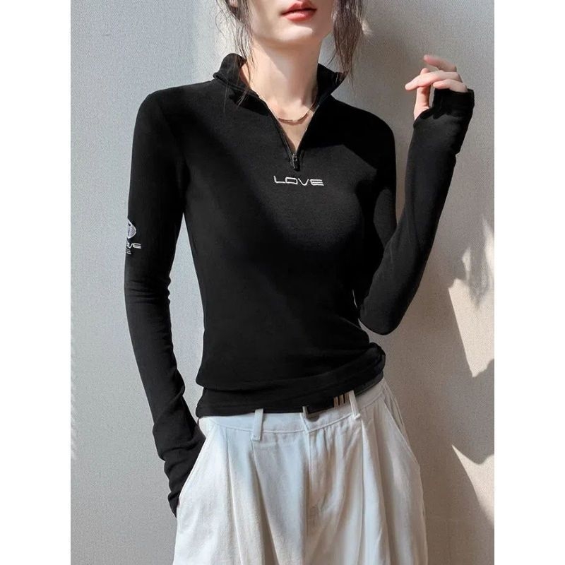 Дамска велурена тениска с дълъг ръкав, полувисока яка, тясно прилепнал силует, стандартна дължина