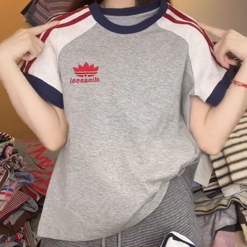 Тениска с бродерия, къс ръкав, кръгло деколте, свободен силует, полиестер, лято 2025