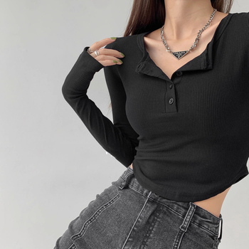 Дамска тениска с дълъг ръкав и поло яка, едноцветна, къс модел, дължина 40–50 см, полиестер