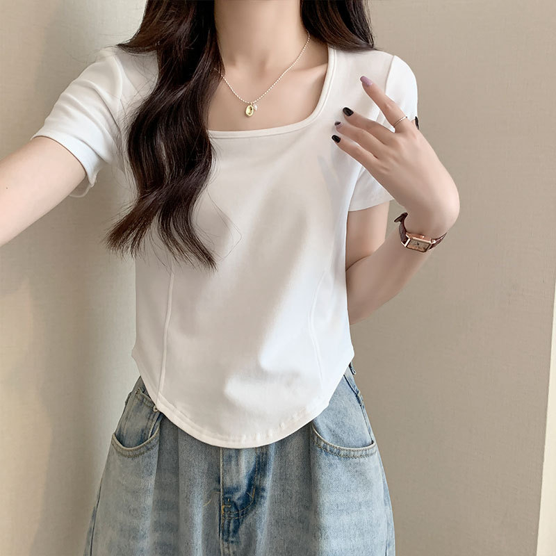 Ženska pamučna majica, slim fit, četvrtasti ovratnik, kratki rukavi; 90–95% pamuk, Spandex <30%, jednobojna