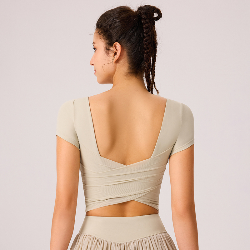 Dámske jóga tielko s sieťovým chrbtom, zoštíhľujúci vzhľad, s integrovanými košíčkami, krátke rukávy, úzky strih, nylon/elastán 81%/19%