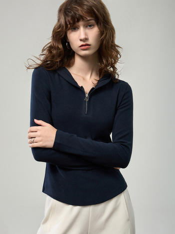 Μπλούζα με κουκούλα και μακριά μανίκια, γραμμή Slim, από βισκόζη, λεπτομέρεια patchwork, φθινόπωρο 2025