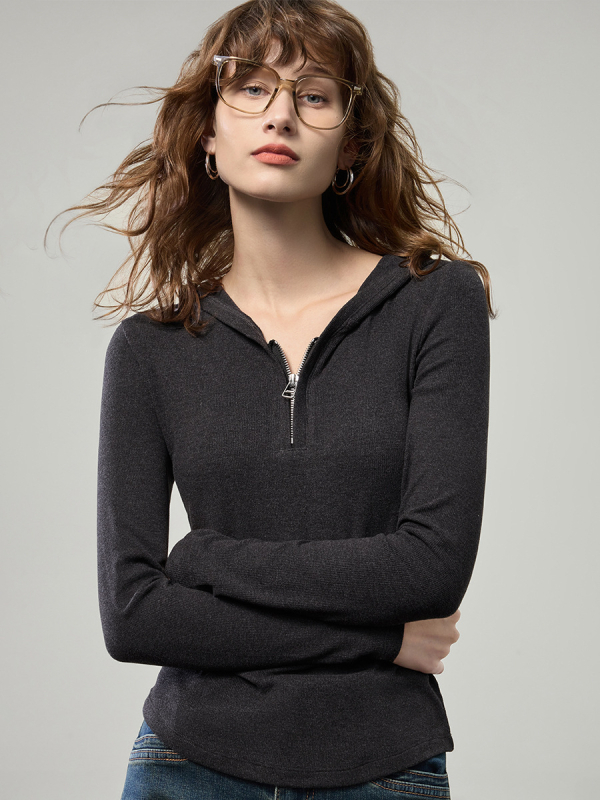 Μπλούζα με κουκούλα και μακριά μανίκια, γραμμή Slim, από βισκόζη, λεπτομέρεια patchwork, φθινόπωρο 2025