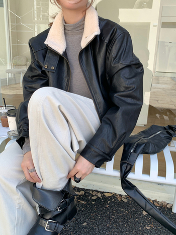 Umelokožená bunda s golierom z umelej kožušiny, stojací golier, zips, voľný strih