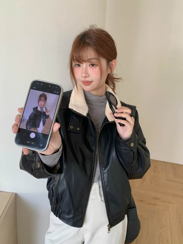 Umelokožená bunda s golierom z umelej kožušiny, stojací golier, zips, voľný strih